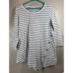 89th & Madison White Gray Striped‎ Gold Button Accent Knit Top Shirt Size Small